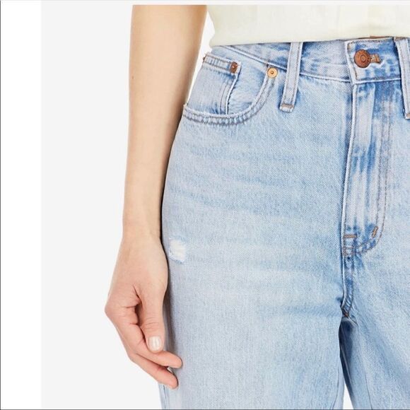 Madewell Relaxed Jeans in Cresthaven Wash: Ripped Edition! ❤️ - Picture 3 of 13